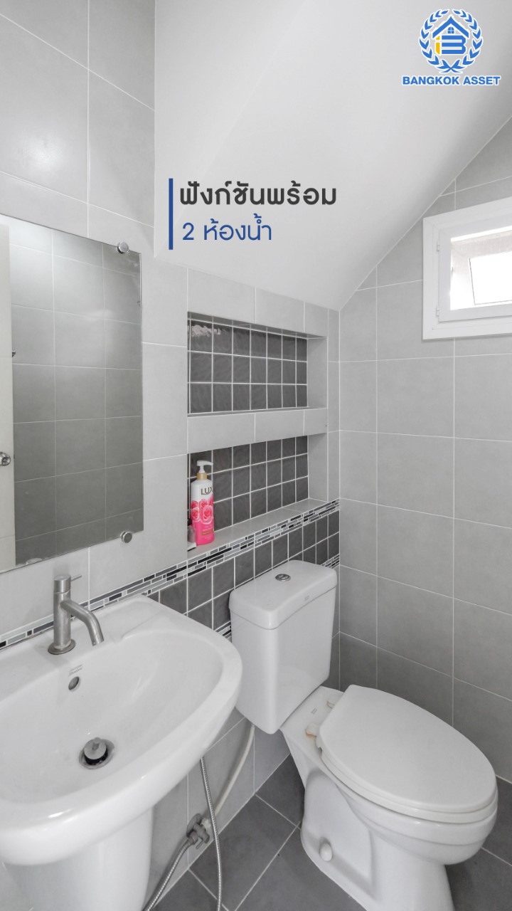 บ้านมือสองตกแต่งใหม่ แบรนด์สุดหรู Sansiri ม.คณาสิริ วงแหวน-พระราม5 ห้องมุม ตกแต่งสไตล์โมเดิร์น เนื้อที่ 56.7 ตร.ว. ฟังก์ชัน 3 ห้องนอน 2 ห้องน้ำ จอดรถได้ 2 คัน แถมแอร์ 1 เครื่อง และเครื่องดูดควัน 1 เครื่อง บนทำเลเดินทางสะดวก ใกล้เซ็นทรัลเวสต์เกต และรถไฟฟ้าสายสีม่วง "สถานีตลาดบางใหญ่"